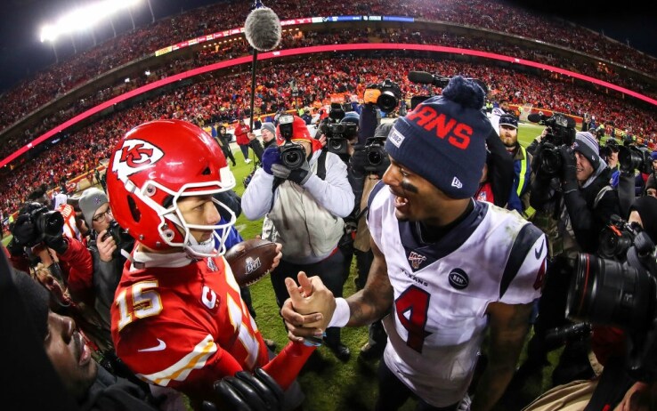 Patrick Mahomes e Deshaun Watson, protagonisti nel Divisional Round di domenica Patrick Mahomes e Deshaun Watson, protagonisti nel Divisional Round di domenica