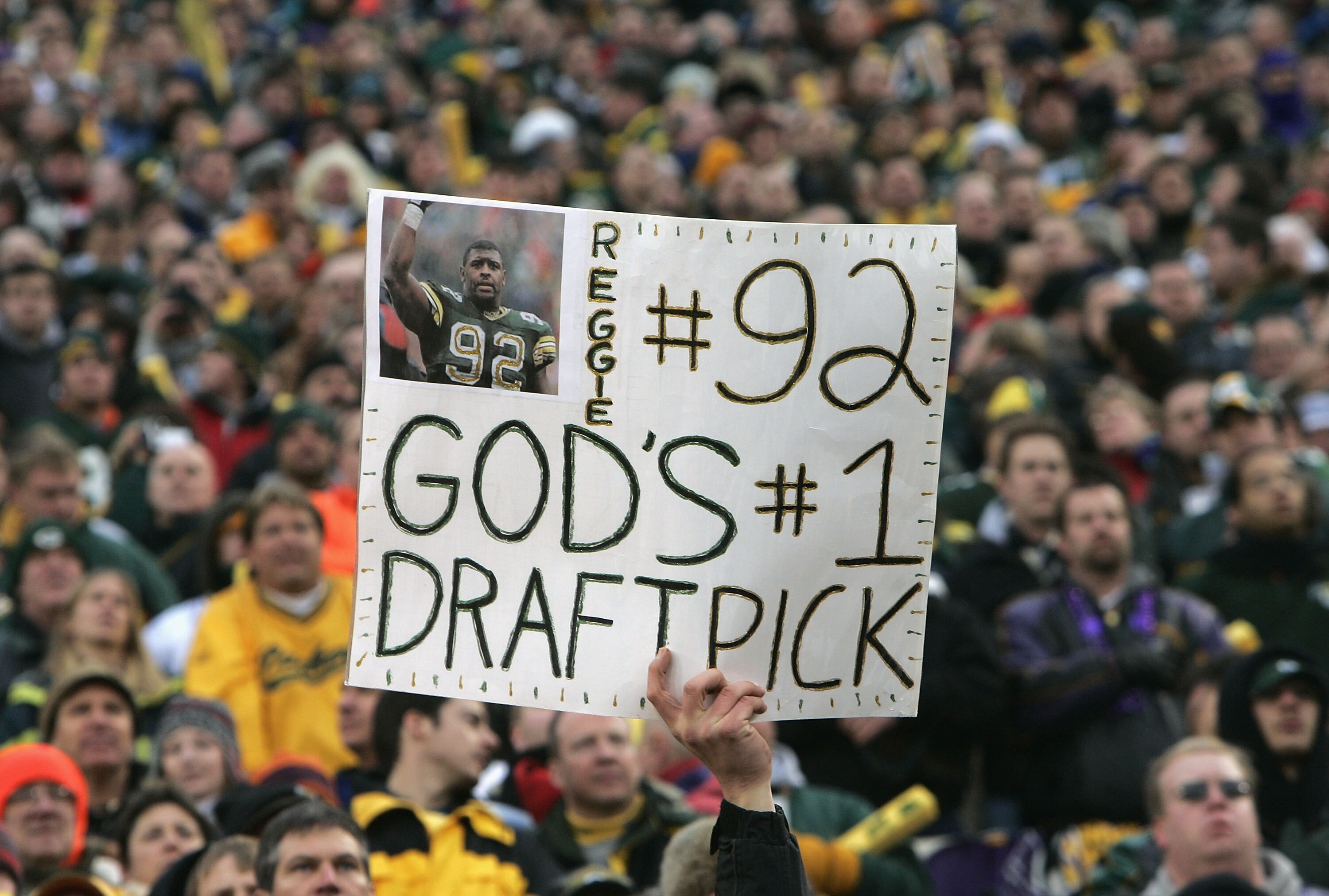 Reggie White morì il 26 dicembre 2004 per un problema cardiaco Reggie White morì il 26 dicembre 2004 per un problema cardiaco. Così lo ricordarono i tifosi dei Packers pochi giorni dopo al Lambeau Field
