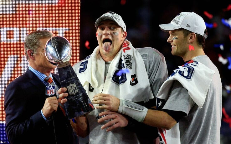 Rob Gronkowski e Tom Brady festeggiano la vittoria nel Super Bowl XLIX del 2015 Rob Gronkowski e Tom Brady festeggiano la vittoria nel Super Bowl XLIX del 2015
