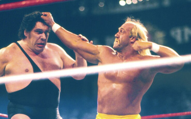 Hulk Hogan contro Andre The Giant in una vecchia edizione di WrestleMania Hulk Hogan contro Andre The Giant in una vecchia edizione di WrestleMania