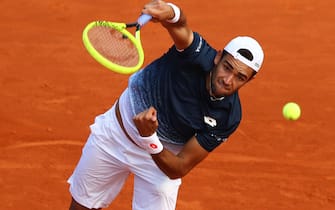 MONTE-CARLO, MONACO - APRIL 14:  Matteo Berrettini of Italy serves against Grigor Dimitrov of Bulgaria  in their first round match during Day One of the Rolex Monte-Carlo Masters at Monte-Carlo Country Club on April 14, 2019 in Monte-Carlo, Monaco. (Photo by Clive Brunskill/Getty Images)