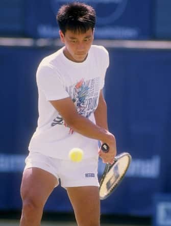 1988:  Michael Chang plays tennis. Mandatory Credit: Tim de Frisco  /Allsport