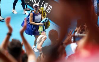 MELBOURNE, AUSTRALIA - JANUARY 24: Caroline Wozniacki of Denmark walks off court after losing her Women's Singles third round match against Ons Jabeur of Tunisia on day five of the 2020 Australian Open at Melbourne Park on January 24, 2020 in Melbourne, Australia. (Photo by Mike Owen/Getty Images)