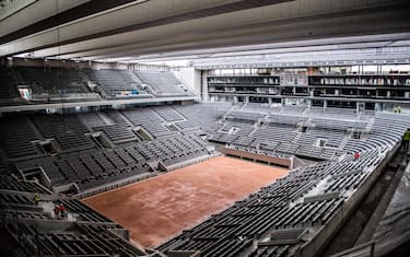 TOPSHOT - This picture taken on February 5, 2020 at the Roland Garros stadium in Paris shows the construction work of the newly built roof of the Philippe Chatrier central tennis court. (Photo by Martin BUREAU / AFP) (Photo by MARTIN BUREAU/AFP via Getty Images)