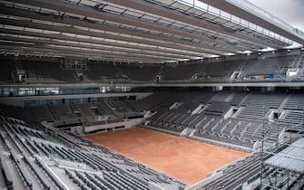 This picture taken on February 5, 2020 at the Roland Garros stadium in Paris shows the construction work of the newly built roof of the Philippe Chatrier central tennis court. (Photo by Martin BUREAU / AFP) (Photo by MARTIN BUREAU/AFP via Getty Images)