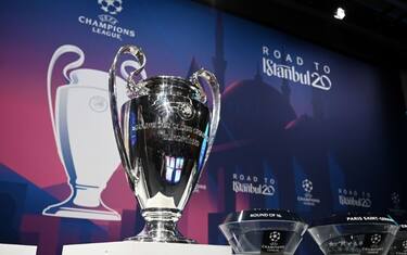 Champions, no di Istanbul a finale a porte chiuse