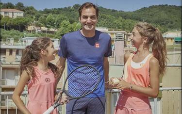 La sorpresa di Federer alle "tenniste del tetto"
