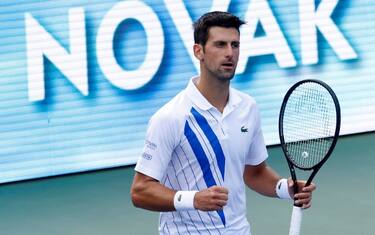 Djokovic soffre ma vola in finale: sfiderà Raonic