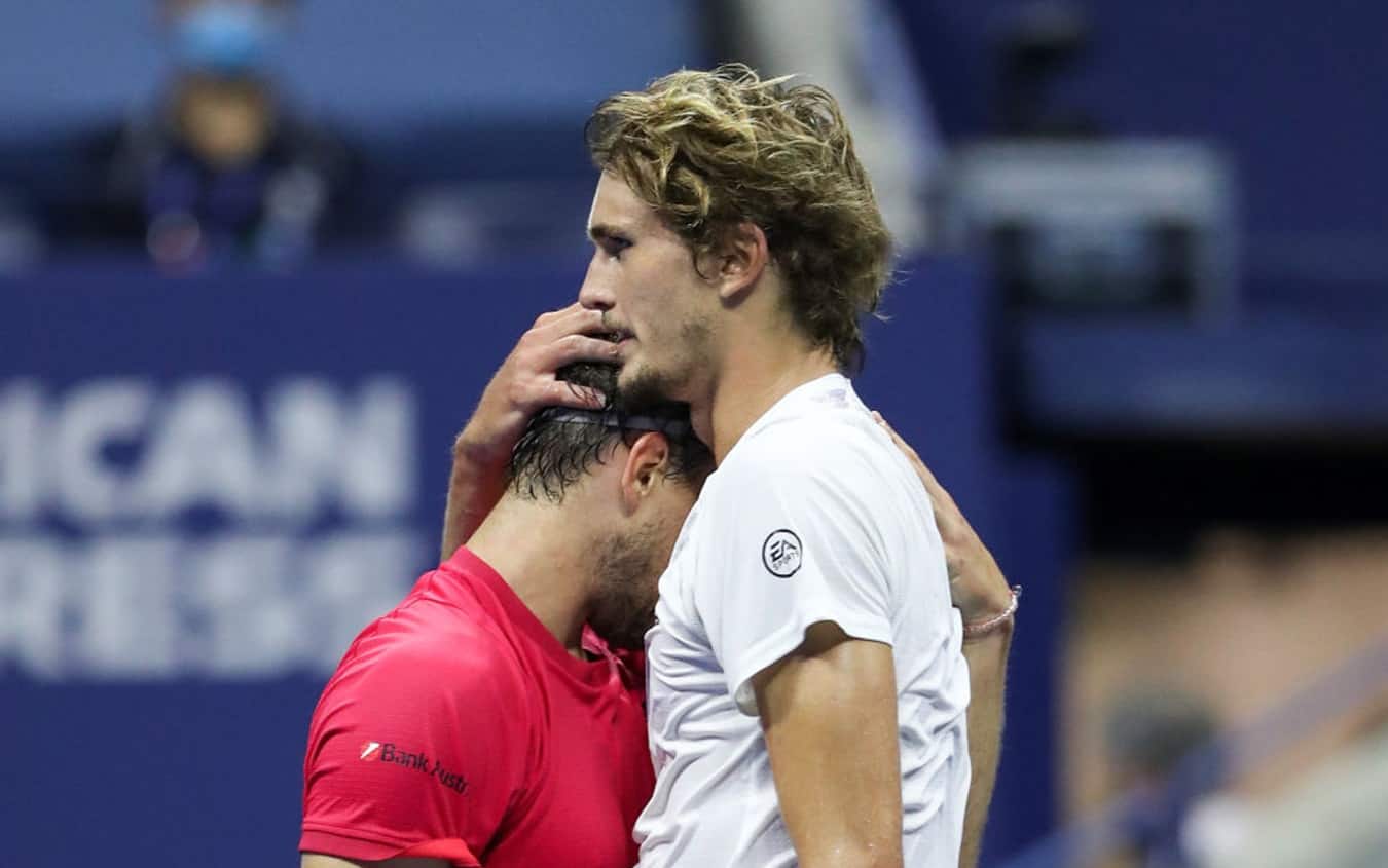 L'abbraccio dell'austriaco e Alexander Zverev al termine della finale degli Us Open