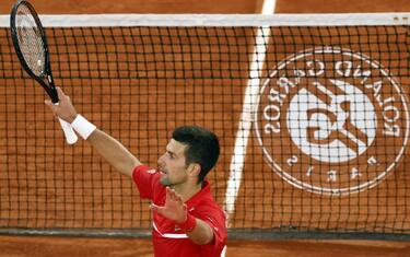 Djokovic non sbaglia: è semifinale con Tsitsipas