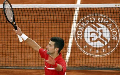 Djokovic non sbaglia: è semifinale con Tsitsipas