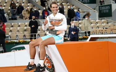 Storico Nadal, vince a Parigi e raggiunge Federer