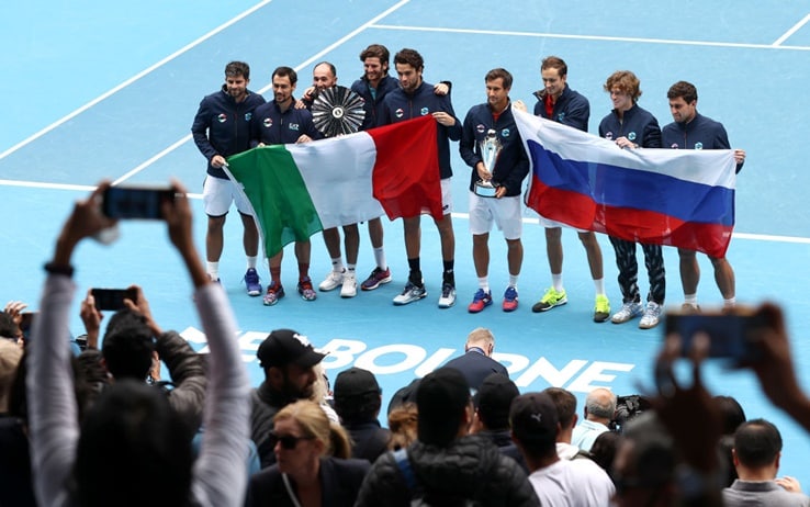 Italia e Russia festeggiano con il pubblico dopo la finale vinta da Rublev e Medvedev Italia e Russia festeggiano con il pubblico dopo la finale di ATP Cup vinta da Rublev e Medvedev