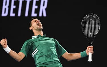Djokovic in semifinale: battuto Zverev in 4 set