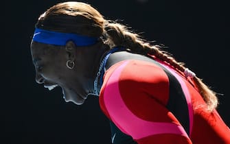 epaselect epa09011116 Serena Williams of the USA reacts during her fourth Round Women's singles match against Aryna Sabalenka of Belarus on Day 7 of the Australian Open at Melbourne Park in Melbourne, Australia, 14 February 2021.  EPA/DEAN LEWINS AUSTRALIA AND NEW ZEALAND OUT