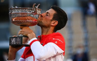Djokovic re a Parigi: che rimonta a Tsitsipas