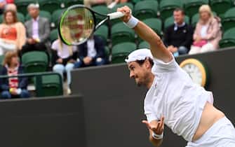 epa09312875 Guido Pella of Argentina in action during the 1st round match against Matteo Berrettini of Italy at the Wimbledon Championships, Wimbledon, Britain 30 June 2021.  EPA/FACUNDO ARRIZABALAGA   EDITORIAL USE ONLY