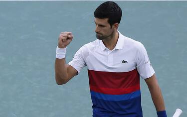 Djokovic torna e batte Fucsovics: è agli ottavi