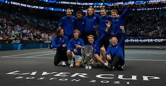 epa09490497 Team Europe Feliciano Lopez of Spain (L) Daniil Medvedev of Russia (2L) Andrey Rublev of Russia (3L) Matteo Berrettini of Italy (4L) Stefanos Tsitsipas of Greece (5L) Alexander Zverev of Germany (4R) Vice Captain Thomas Enqvist of Sweden (3R) Casper Ruud of Norway (2R) and Team Europe Captain Bjorn Borg (R) pose with the Laver Cup held at the TD Garden in Boston, Massachusetts, USA, 26 September 2021.  EPA/CJ GUNTHER