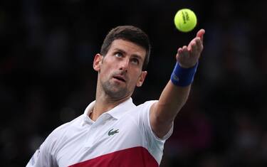 epa09570047 Novak Djokovic of Serbia in action during the final match against Daniil Medvedev of Russia at the Rolex Paris Masters tennis tournament in Paris, France, 07 November 2021.  EPA/CHRISTOPHE PETIT TESSON