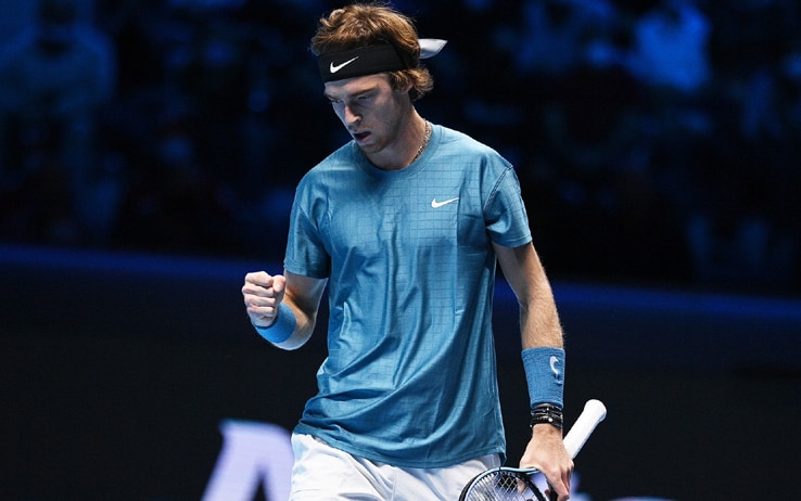 Ruble batte Tsitsipas 6-4, 6-4 alle ATP Finals 2021