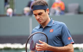 epa09208855 Roger Federer of Switzerland reacts during his second round match against Pablo Andujar of Spain at the ATP 250 Geneva Open tennis tournament in Geneva, Switzerland, 18 May 2021.  EPA/SALVATORE DI NOLFI