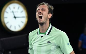 epa09710271 Daniil Medvedev of Russia reacts during his men's quarter final match against Felix Auger-Aliassime of Canada at the Australian Open Grand Slam tennis tournament at Melbourne Park in Melbourne, Australia, 26 January 2022.  EPA/DAVE HUNT AUSTRALIA AND NEW ZEALAND OUT