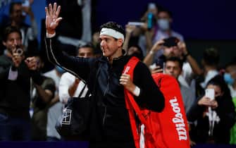 epa09739816 Argentinian Juan Martin del Potro waves to the crowd prior to his game against Argentinian Federico Delbonis during the Argentina Open tennis match at the Buenos Aires Lawn Tennis Club in Buenos Aires, Argentina, 08 February 2022.  EPA/Juan Ignacio Roncoroni