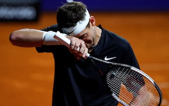 epa09739819 Argentinian Juan Martin del Potro reacts after losing against Argentinian Federico Delbonis  during the Argentina Open tennis match at the Buenos Aires Lawn Tennis Club in Buenos Aires, Argentina, 08 February 2022.  EPA/Juan Ignacio Roncoroni