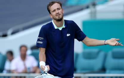 Medvedev si ferma ai quarti: Djokovic resta n°1