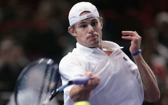 PARIS - NOVEMBER 4:  Andy Roddick of the USA plays a forehand against David Ferrer of Spain in his quarter-final match,during the BNP Paribas ATP Masters Series at the Palais Omnisports Paris-Bercy, November 4, 2005 in Paris, France. (Photo by Clive Brunskill/Getty Images)  