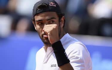 epa10087507 Matteo Berrettini of Italy reacts during the semifinal match against Dominic Thiem of Austria at the Swiss Open tennis tournament in Gstaad, Switzerland, 23 July 2022.  EPA/ANTHONY ANEX