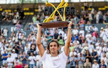 Musetti batte Alcaraz: Amburgo è suo 1° trofeo Atp