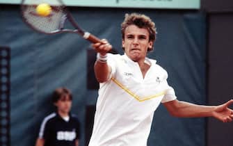 Swedish tennis player Mats Wilander returns ball during a match of the Roland Garros 1983 French Open tennis tournament in Paris, on May 31, 1983. (Photo by - / AFP) (Photo by -/AFP via Getty Images)