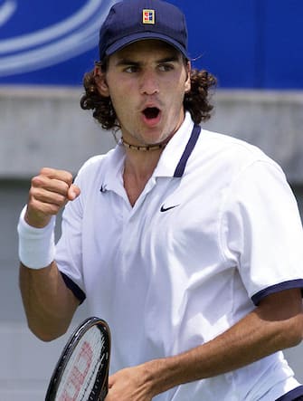 MEL03 - 20000120 - MELBOURNE, AUSTRALIA : Roger Federer of Switzerland jubilates after defeating Jan Kroslak of Slovakia in the second round of the Australian Open in Melbourne 20 January, 2000.  Federer won in straight sets 7-6, 6-2, 6-3.  (ELECTRONIC IMAGE)   
EPA PHOTO AFP/TORSTEN BLACKWOOD/tb/fl
