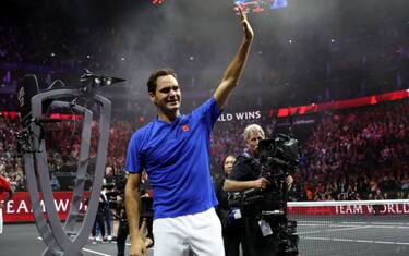 Federer saluta in lacrime: è la fine di un'era