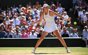 Svolta Wimbledon: ok a shorts scuri per le donne