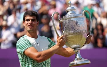 Alcaraz vince al Queen's: a Wimbledon da numero 1