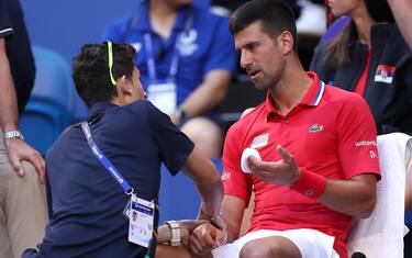 Allarme Djokovic: sconfitta e problemi al polso