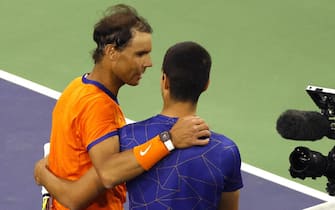 epa09837244 Rafael Nadal of Spain (L) embraces Carlos Alcaraz of Spain (R) after their semifinal match at the BNP Paribas Open tennis tournament at the Indian Wells Tennis Garden in Indian Wells, California, USA, 19 March 2022.  EPA/JOHN G MABANGLO