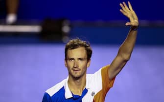 epa09779995 Daniil Medvedev of Russia celebrates after defeating Pablo Andujar of Spain during the Mexican Tennis Open tournament in Acapulco, Mexico, 23 February 2022.  EPA/DAVID GUZMAN GONZALEZ