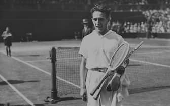 30th June 1927:  French tennis player Henri Cochet at the 1927 Wimbledon Championships where he beat Bill TiIden of the USA  (Photo by E. Bacon/Topical Press Agency/Getty Images)