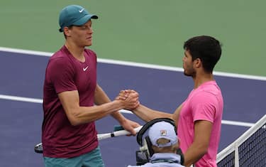 INDIAN WELLS, CALIFORNIA - MARCH 18: Carlos Alcaraz of Spain is congratulated by Jannik Sinner of Italy in the semi final during the BNP Paribas Open on March 18, 2023 in Indian Wells, California. (Photo by Julian Finney/Getty Images)