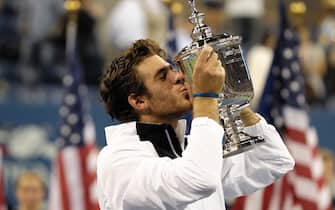 September 14, 2009: Argentina's Juan Martin Del Potro holding the Champions trophy after defeating Switzerland's Roger Federer in the Men's Singles Finals on Championship during Day 15 of the 2009 U.S. Open at the USTA Billie Jean King National Tennis Center in Flushing, Queens, New York City. ***** SWITZERLAND OUT ***** (Photo by David Lobel/Icon SMI/Corbis/Icon Sportswire via Getty Images)