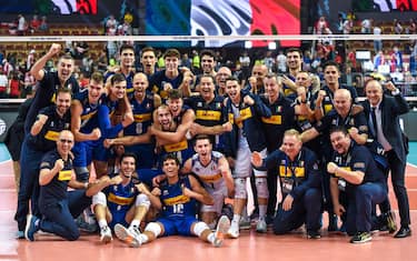 (220911) -- KATOWICE, Sept. 11, 2022 (Xinhua) -- Team Italy celebrate victory after winning the semifinal match between Italy and Slovenia at FIVB Volleyball Men's World Championship 2022 in Katowice, Poland on Sept. 10,  2022. (Photo by Lukasz Laskowski/Xinhua) - Lukasz Laskowski -//CHINENOUVELLE_XxjpbeE007144_20220911_PEPFN0A001/2209111056/Credit:CHINE NOUVELLE/SIPA/2209111106