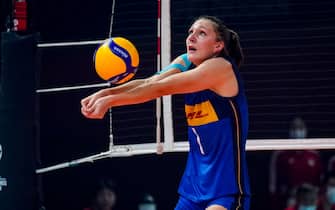 APELDOORN, NETHERLANDS - OCTOBER 11: Marina Lubian of Italy plays the ball during the Quarter Final match between Italy and China on Day 17 of the FIVB Volleyball Womens World Championship 2022 at the Omnisport Apeldoorn on October 11, 2022 in Apeldoorn, Netherlands (Photo by Rene Nijhuis/Orange Pictures/BSR Agency/Getty Images)