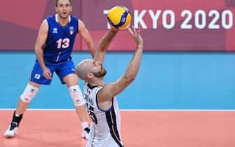 Italy's Riccardo Sbertoli sets the ball in the men's preliminary round pool A volleyball match between Italy and Venezuela during the Tokyo 2020 Olympic Games at Ariake Arena in Tokyo on August 1, 2021. (Photo by YURI CORTEZ / AFP) (Photo by YURI CORTEZ/AFP via Getty Images)