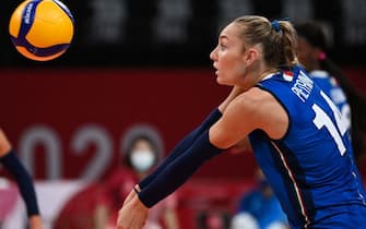 Italy's Elena Pietrini sets the ball in the women's preliminary round pool B volleyball match between USA and Italy during the Tokyo 2020 Olympic Games at Ariake Arena in Tokyo on August 2, 2021. (Photo by YURI CORTEZ / AFP) (Photo by YURI CORTEZ/AFP via Getty Images)