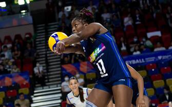 Hong Kong, Hong Kong. 15th June, 2023. Myriam Fatime Sylla (#17) of Italy seen in action during the preliminary match of FIVB Volleyball Nations League Hong Kong 2023 between Italy and Dominican Republic at Hong Kong Coliseum. Final score; Italy 3:2 Dominican Republic. Credit: SOPA Images Limited/Alamy Live News