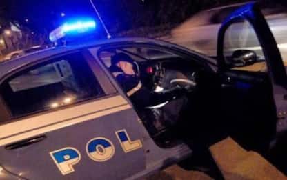 Scippata per strada di notte ad Ancona, tre arresti Ps